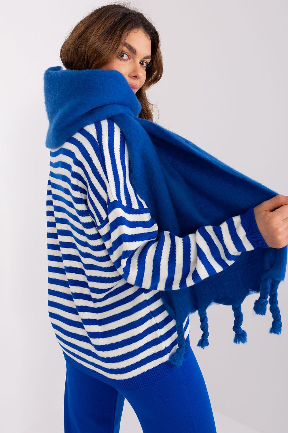  Shawl model 190155 AT 