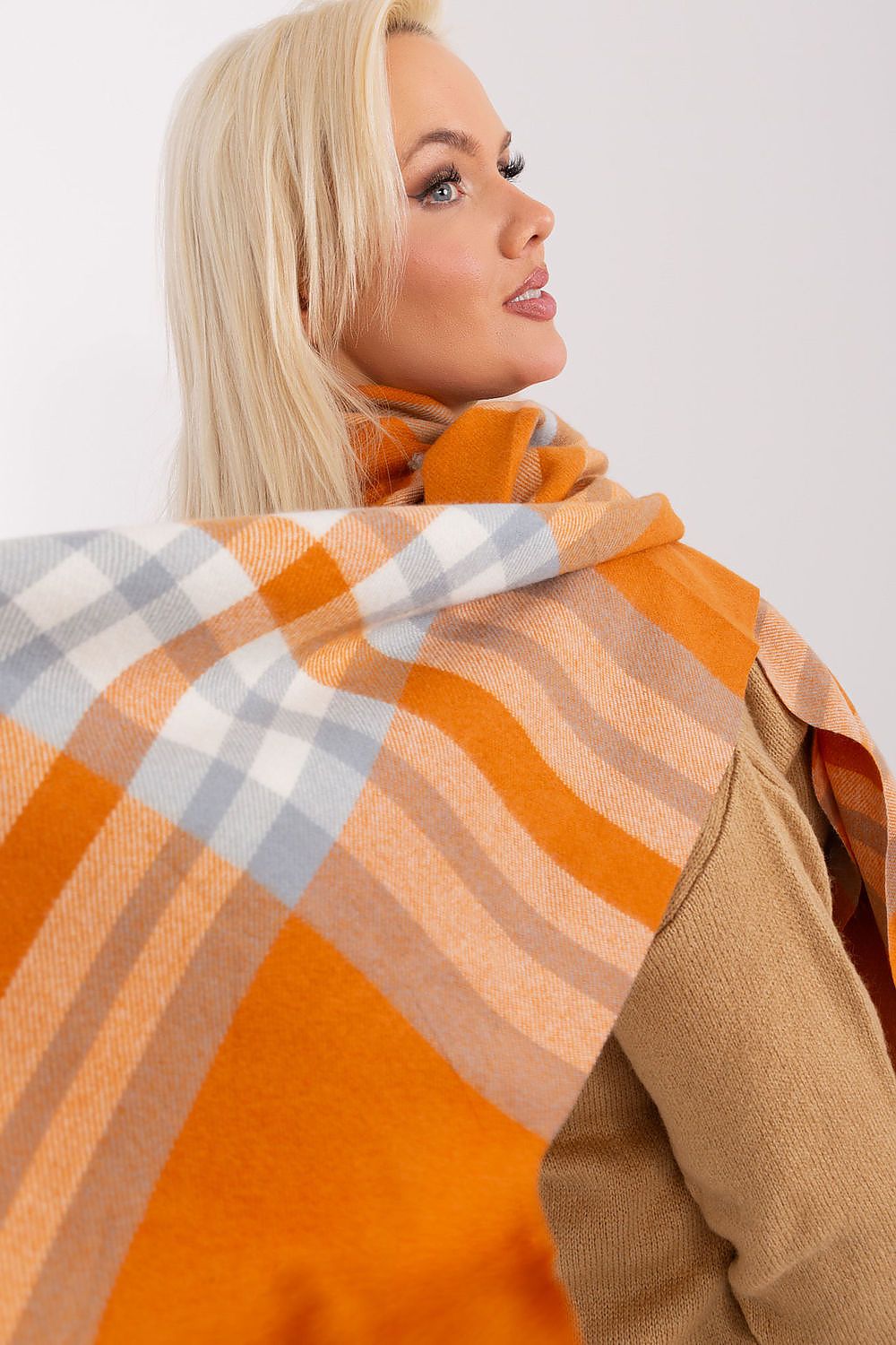  Shawl model 190565 AT 
