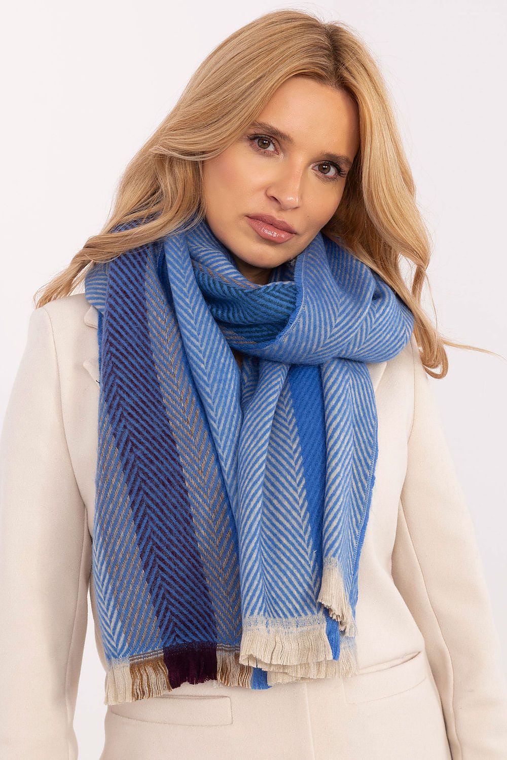  Shawl model 206040 AT 